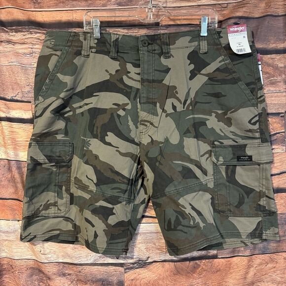 Wrangler Mens Size 44 Camo Cargo Shorts Relaxed Fit Five Star Heritage Pockets - Picture 1 of 6